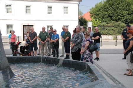 Spominska svečanost na Trgu talcev 